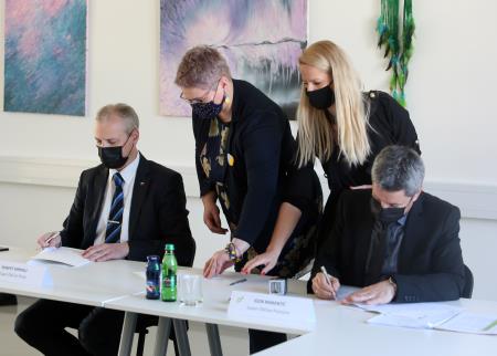 PODPIS POGODBE 16 FOTO LJUBO VUKELIČ